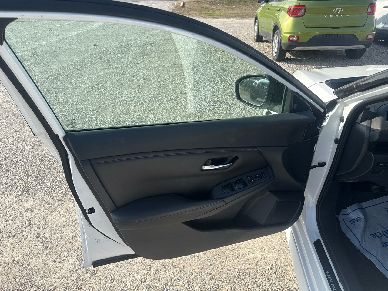 Nissan Sentra SR 4D Sedan 2025