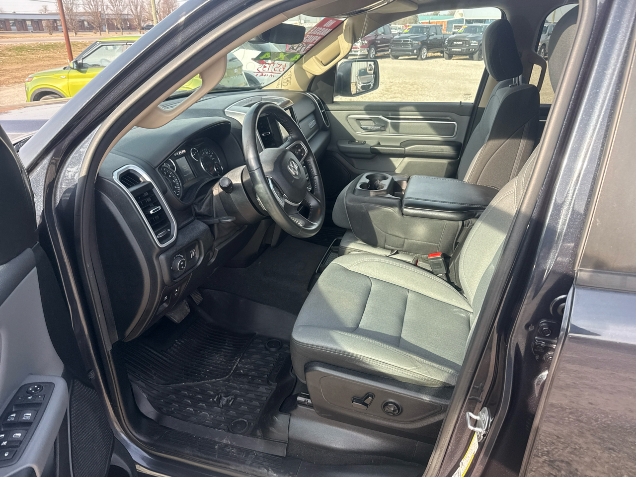 RAM 1500 Big Horn Quad Cab 4WD SWB 2020