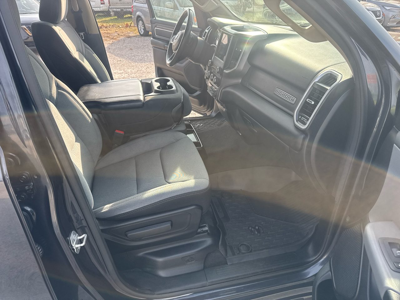 RAM 1500 Big Horn Quad Cab 4WD SWB 2020