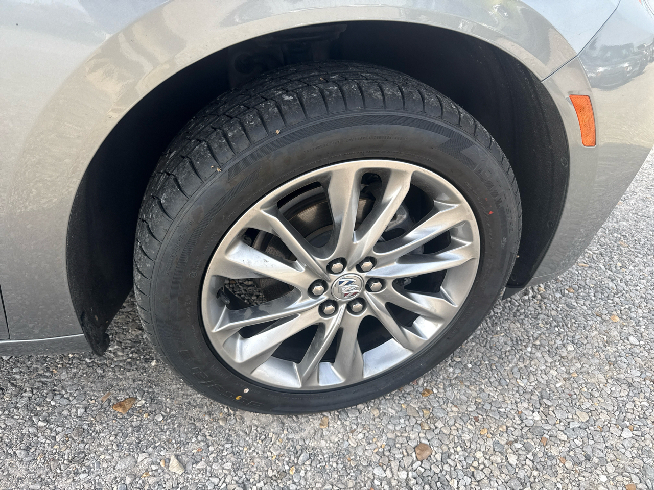 Buick Enclave Avenir 4D SUV FWD 2023