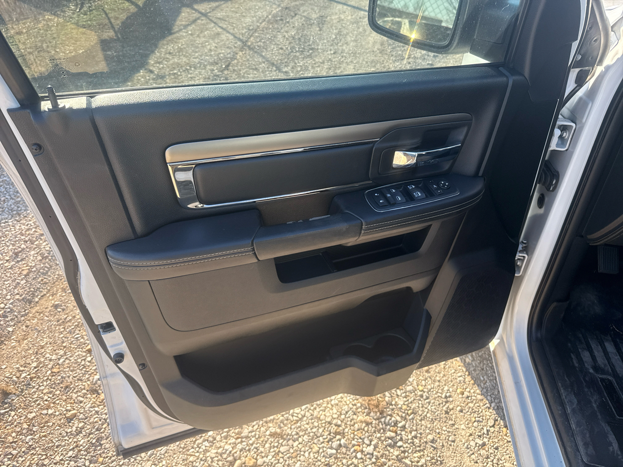 RAM 1500 4WD Crew Cab 149" Sport 2017