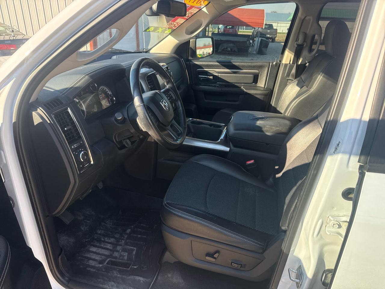 RAM 1500 4WD Crew Cab 149" Sport 2017