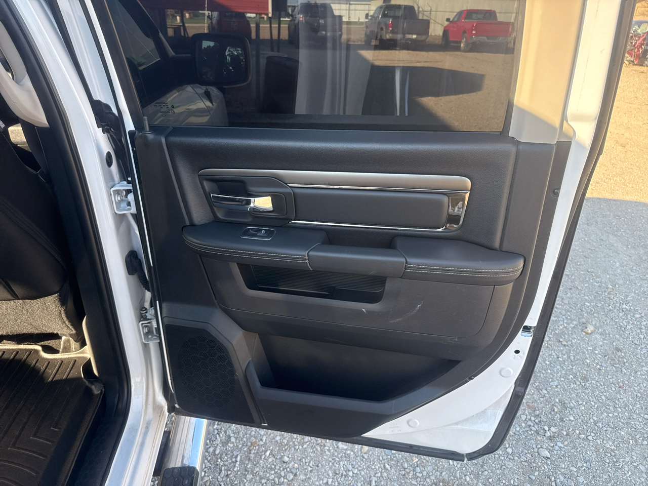 RAM 1500 4WD Crew Cab 149" Sport 2017