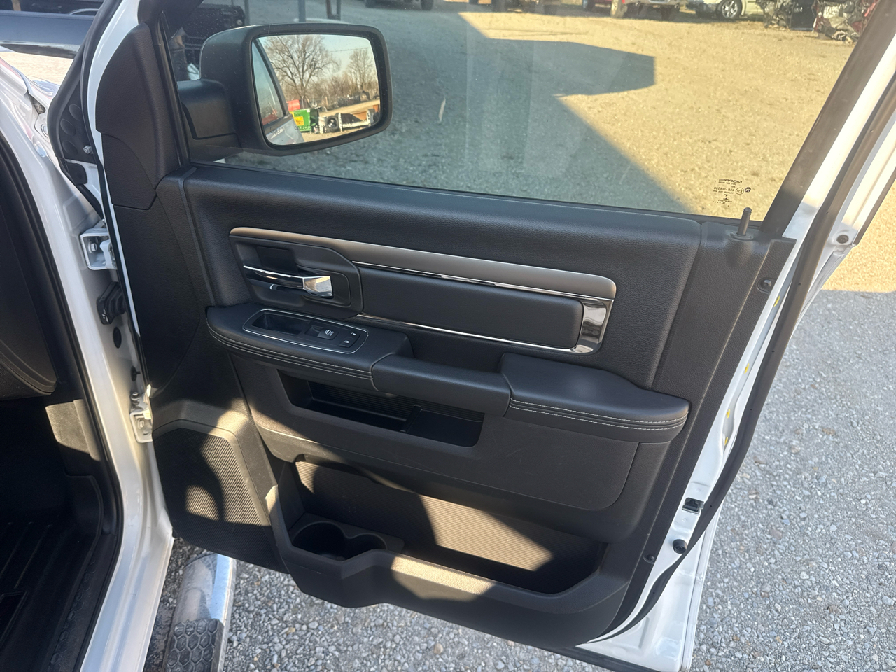 RAM 1500 4WD Crew Cab 149" Sport 2017