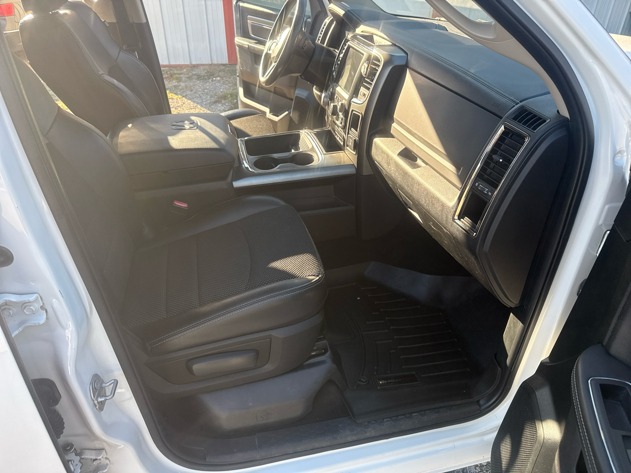 RAM 1500 4WD Crew Cab 149" Sport 2017