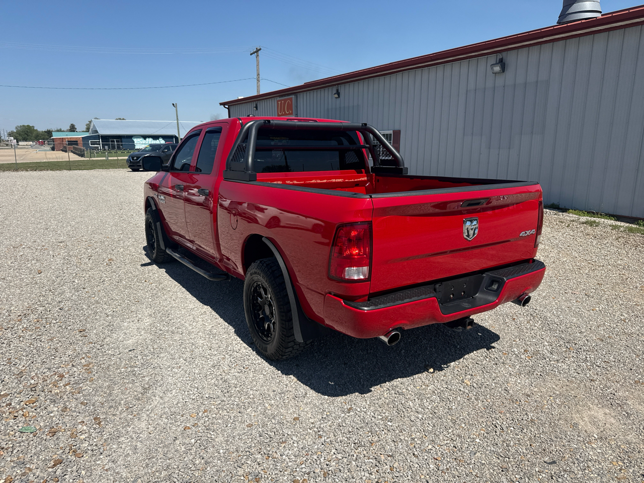 RAM 1500 Express 4x4 Quad Cab 6'4" Box 2015