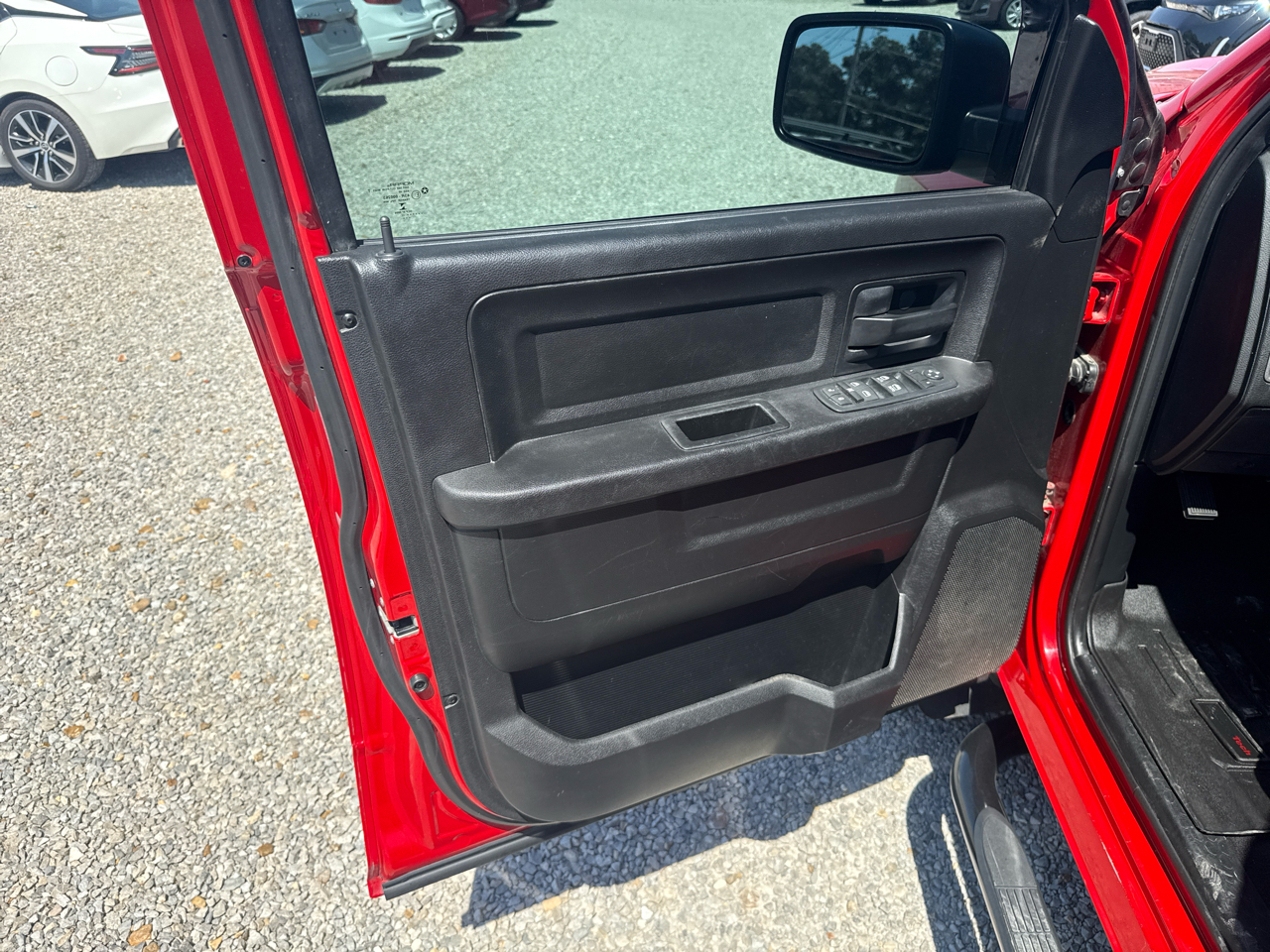 RAM 1500 Express 4x4 Quad Cab 6'4" Box 2015