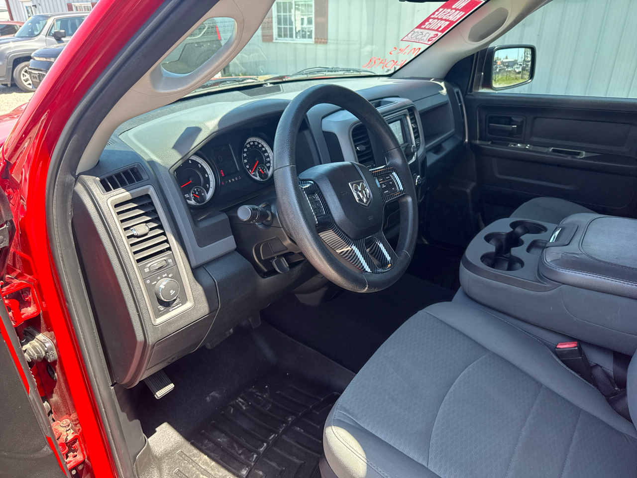 RAM 1500 Express 4x4 Quad Cab 6'4" Box 2015