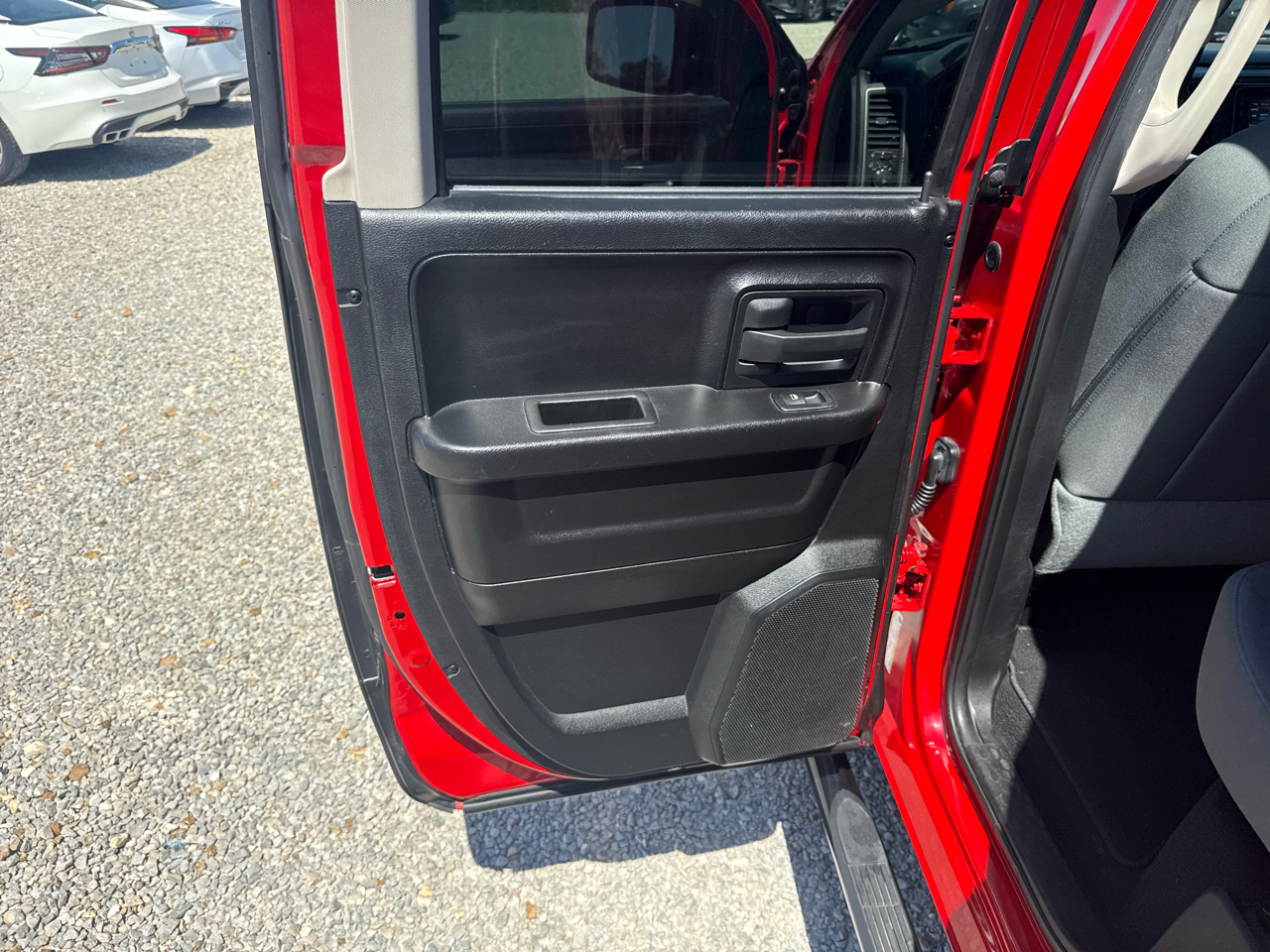 RAM 1500 Express 4x4 Quad Cab 6'4" Box 2015