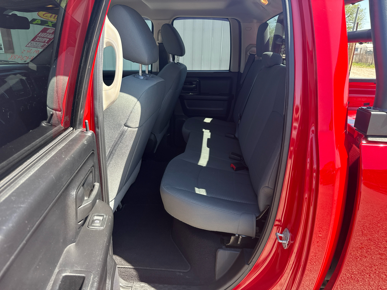 RAM 1500 Express 4x4 Quad Cab 6'4" Box 2015