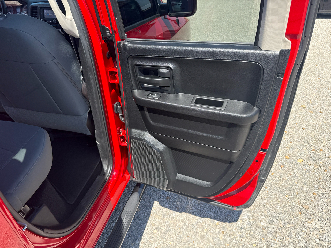 RAM 1500 Express 4x4 Quad Cab 6'4" Box 2015