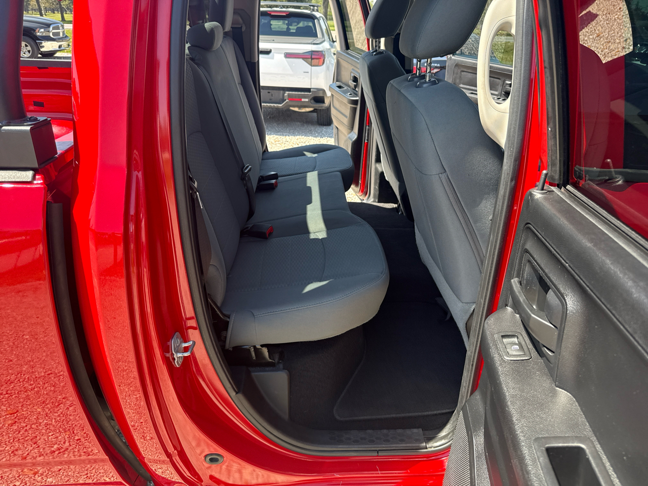 RAM 1500 Express 4x4 Quad Cab 6'4" Box 2015