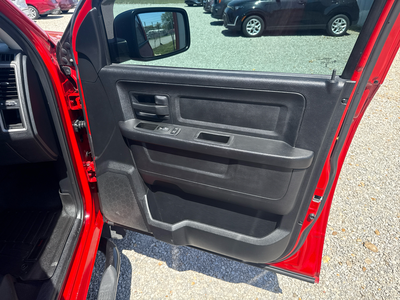 RAM 1500 Express 4x4 Quad Cab 6'4" Box 2015