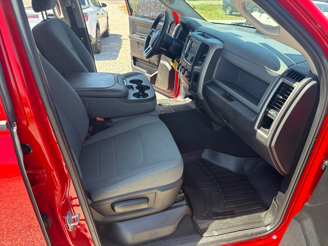 RAM 1500 Express 4x4 Quad Cab 6'4" Box 2015