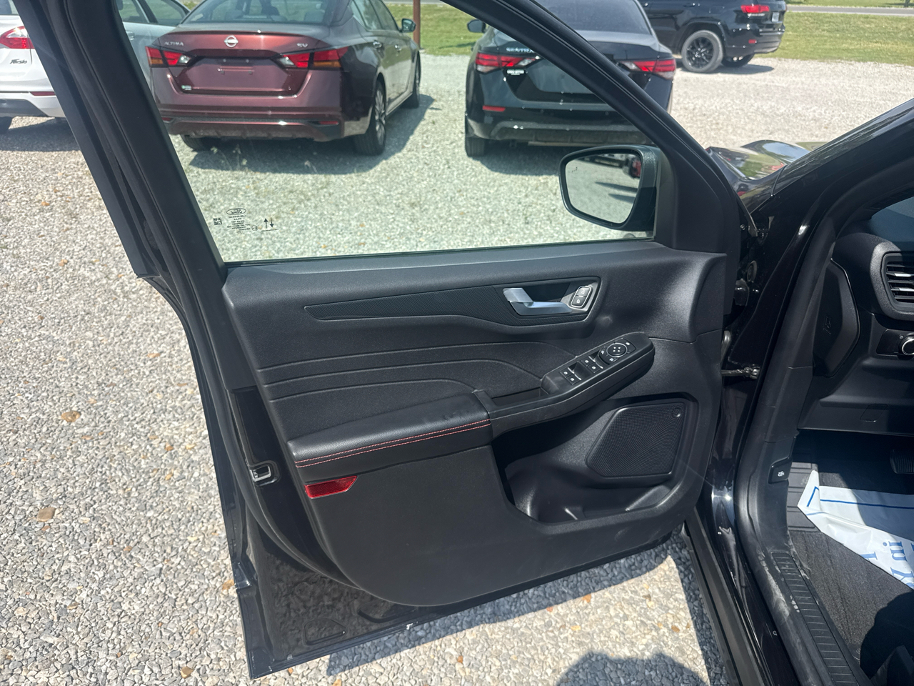 Ford Escape ST-Line 1.5L 4D SUV FWD 2025