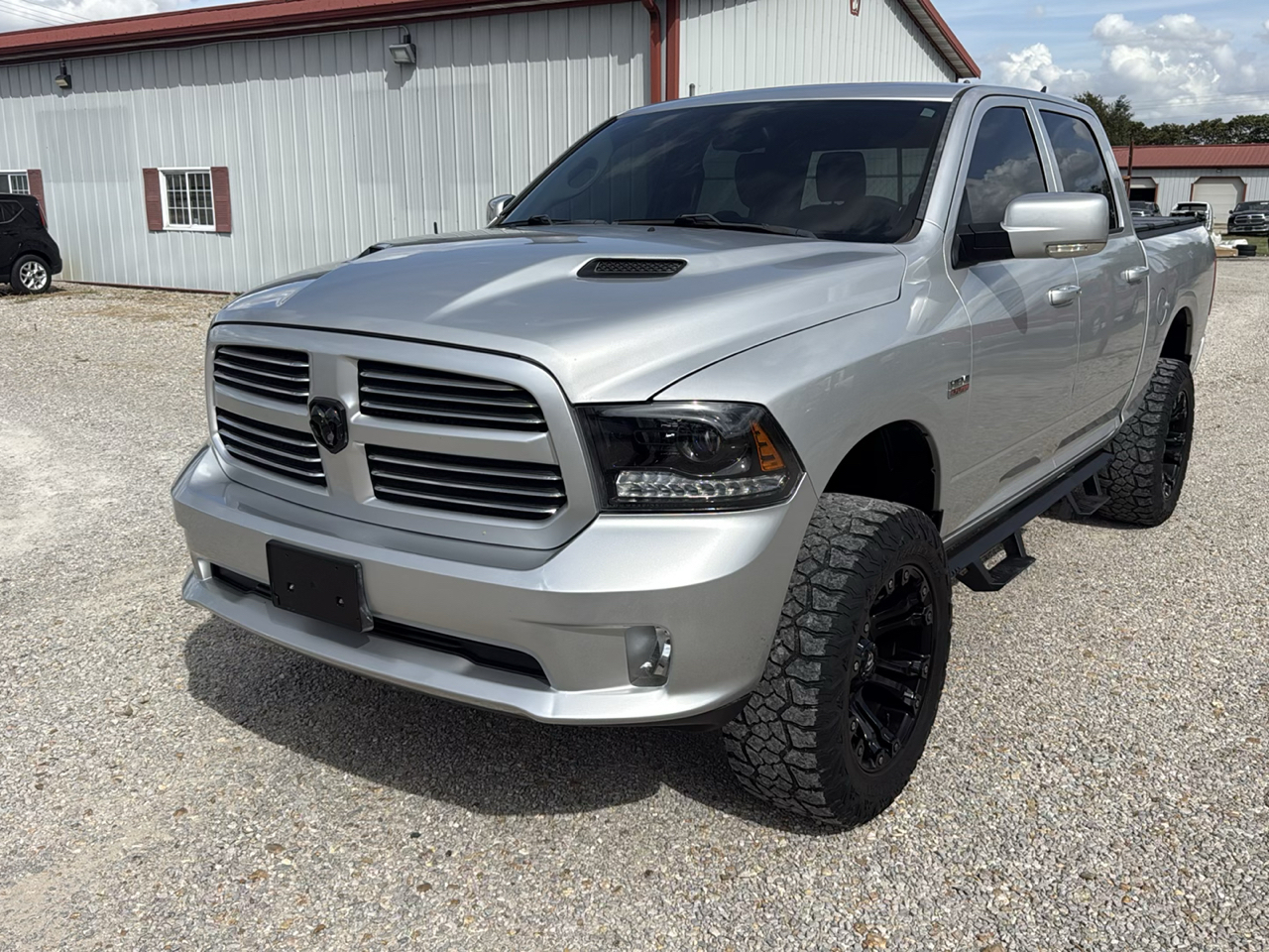 RAM 1500 2WD Crew Cab 140.5" Sport 2017