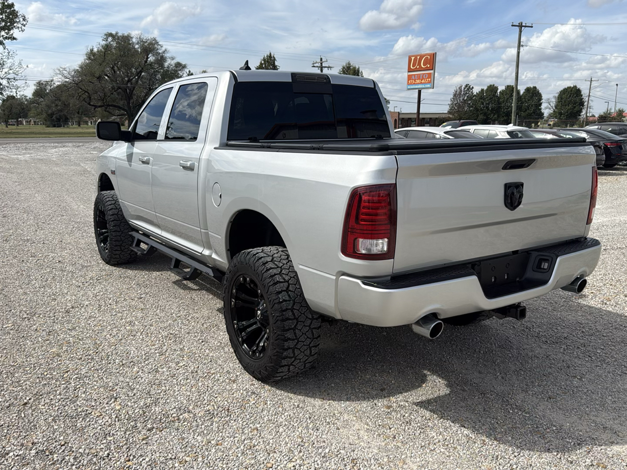 RAM 1500 2WD Crew Cab 140.5" Sport 2017