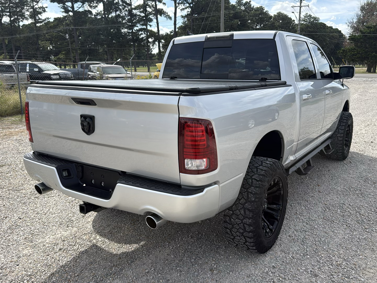 RAM 1500 2WD Crew Cab 140.5" Sport 2017