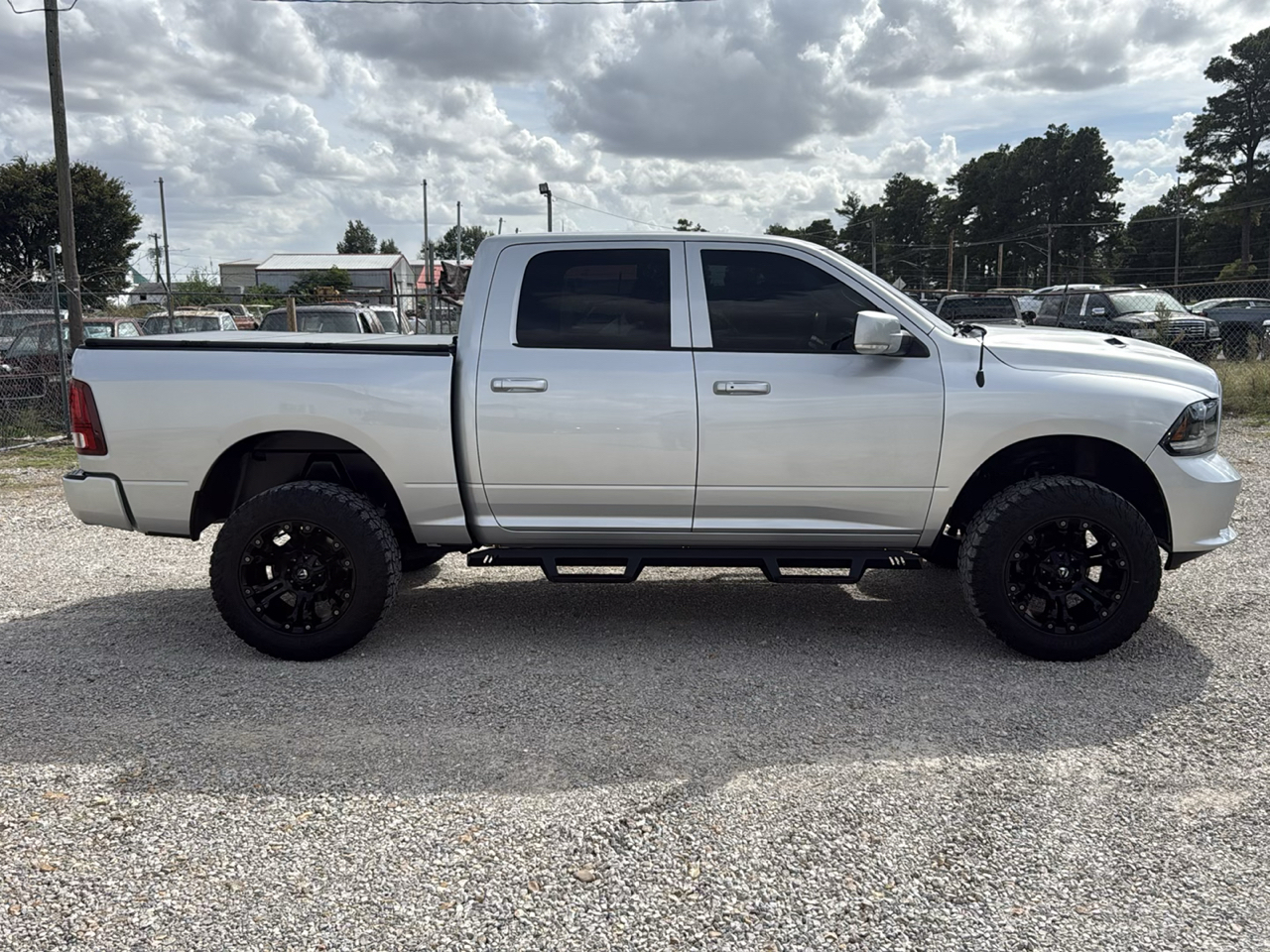 RAM 1500 2WD Crew Cab 140.5" Sport 2017