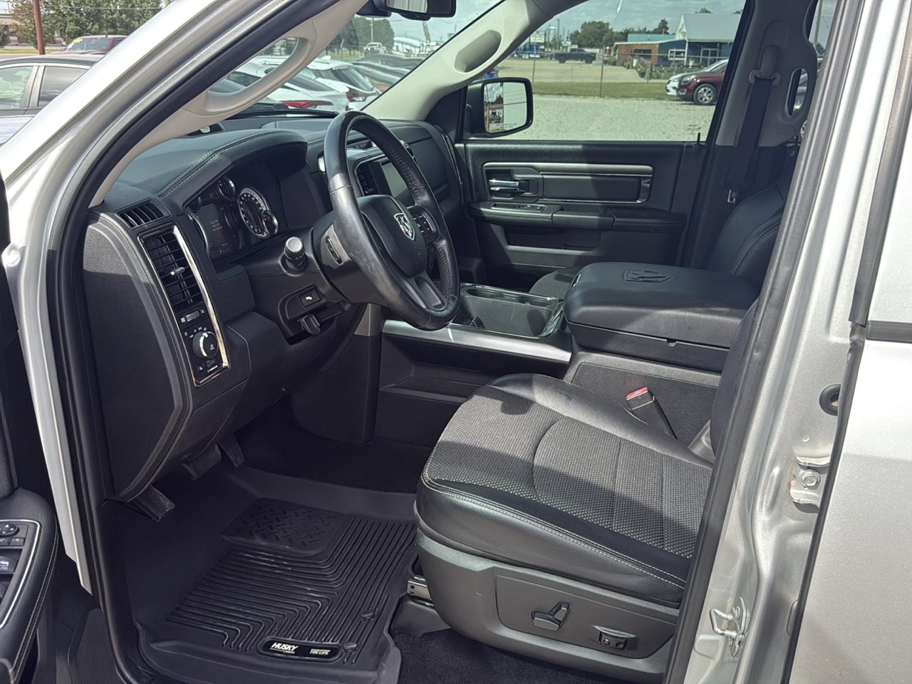 RAM 1500 2WD Crew Cab 140.5" Sport 2017