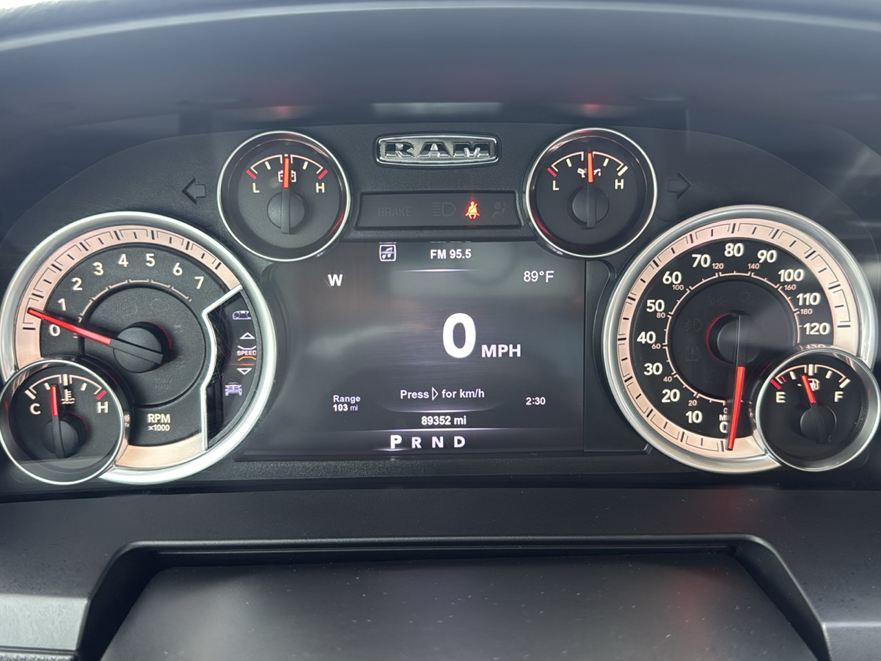 RAM 1500 2WD Crew Cab 140.5" Sport 2017