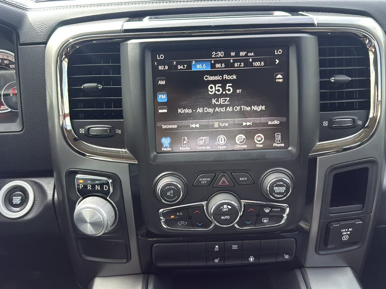 RAM 1500 2WD Crew Cab 140.5" Sport 2017