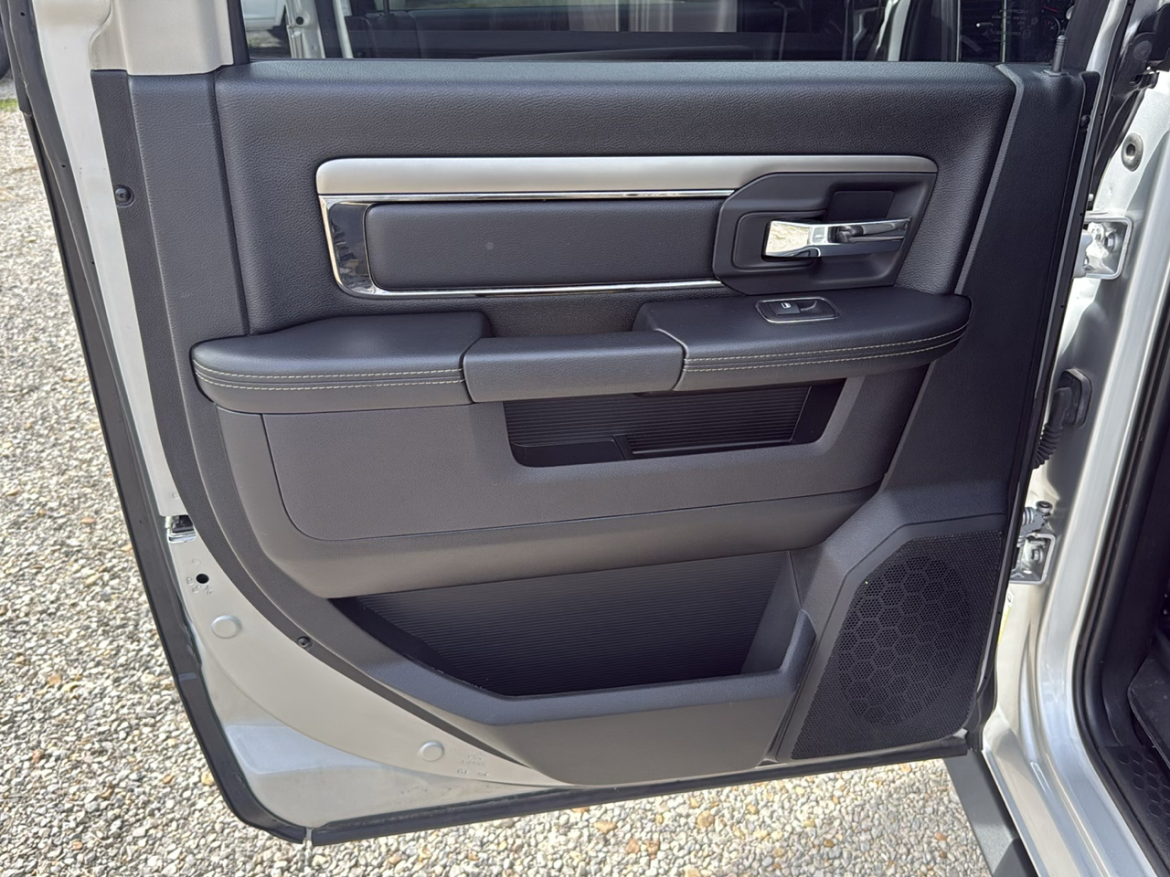 RAM 1500 2WD Crew Cab 140.5" Sport 2017