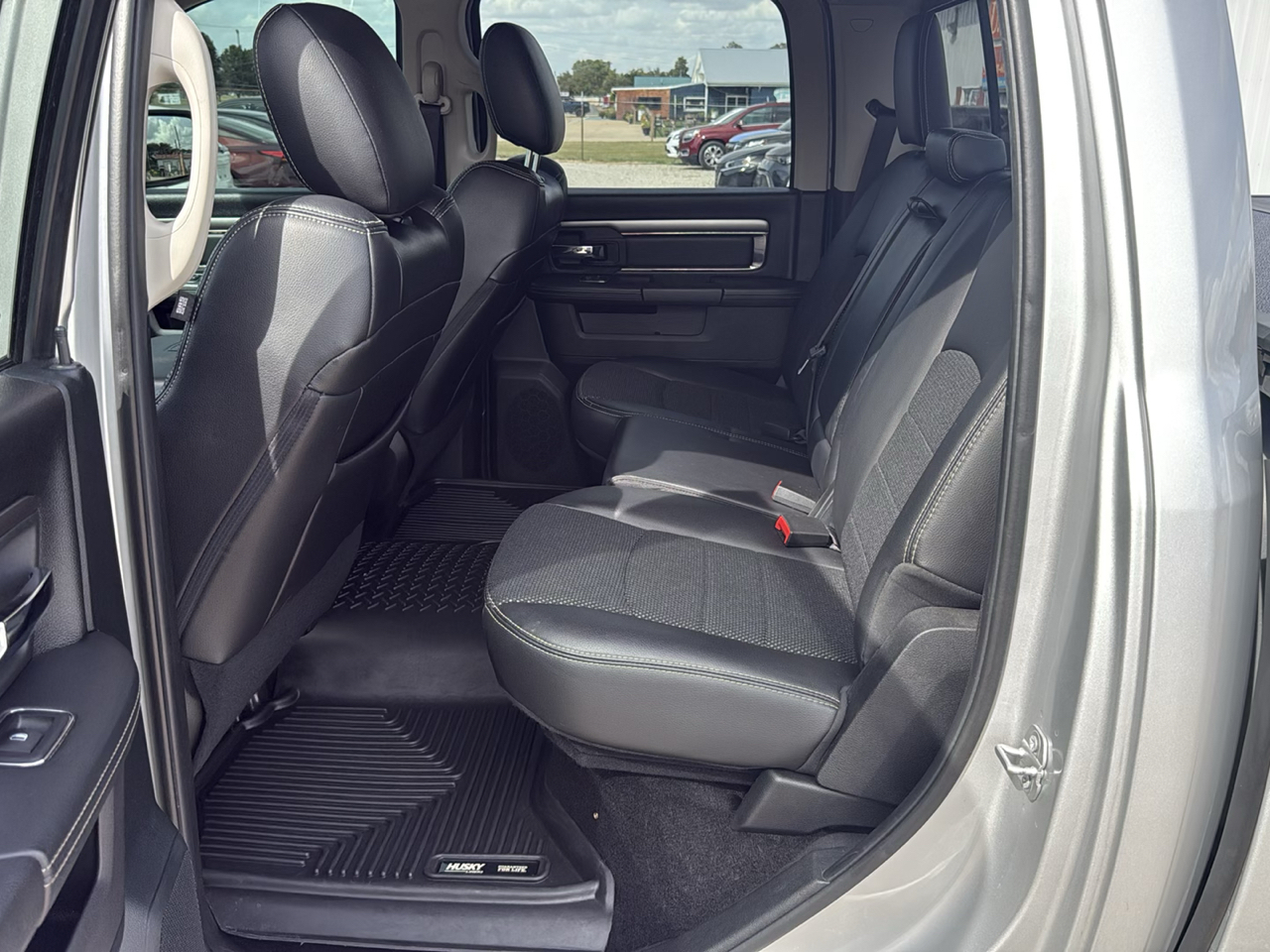 RAM 1500 2WD Crew Cab 140.5" Sport 2017