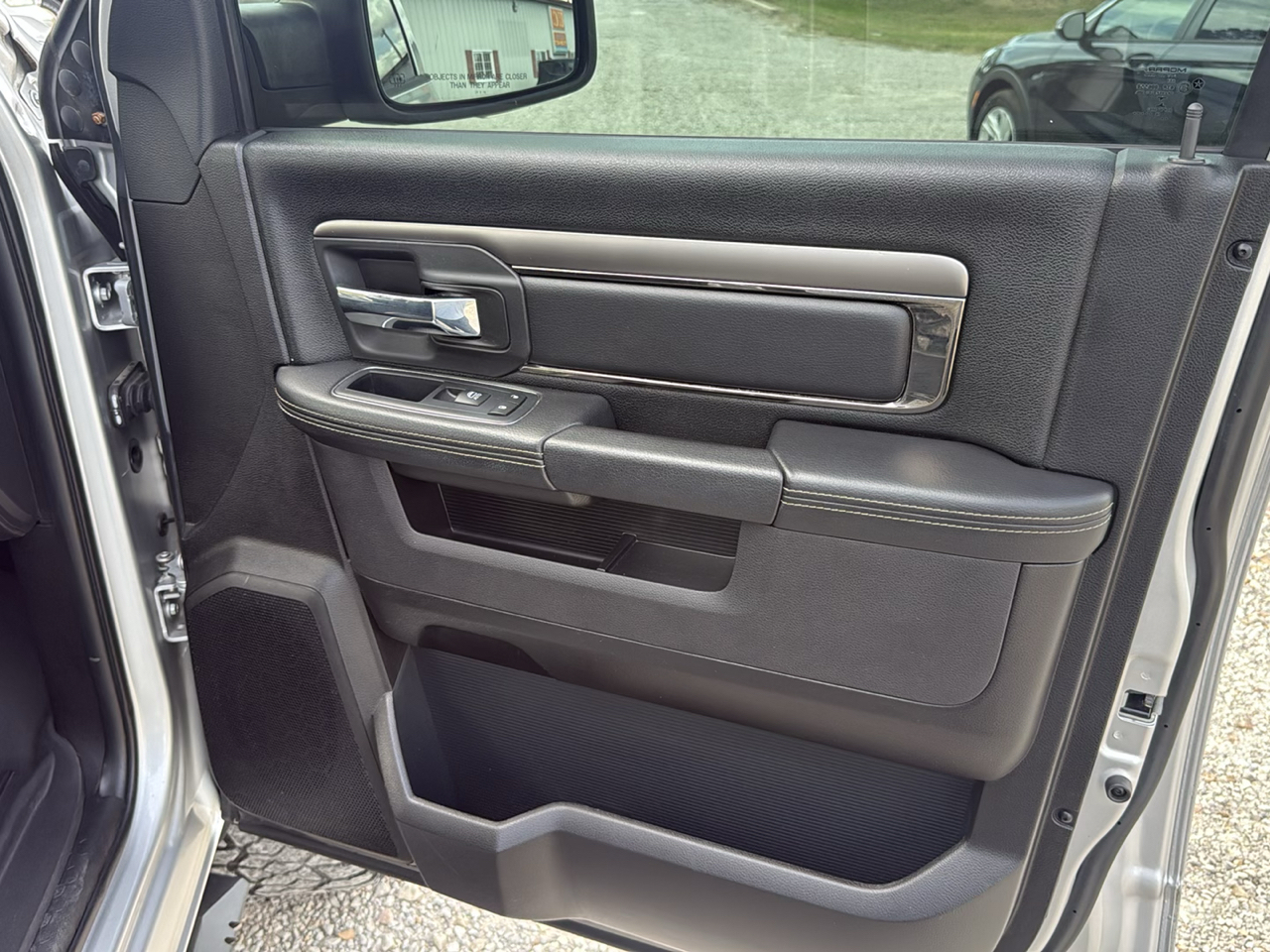 RAM 1500 2WD Crew Cab 140.5" Sport 2017