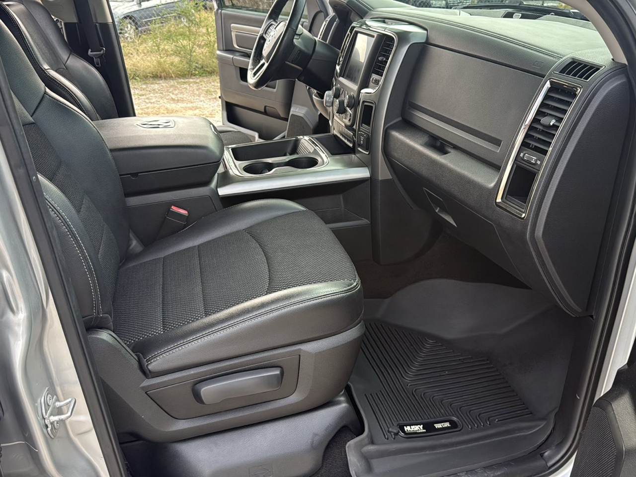 RAM 1500 2WD Crew Cab 140.5" Sport 2017