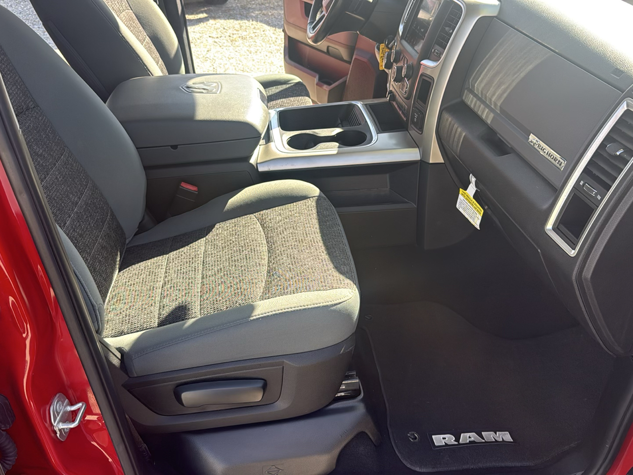 RAM 1500 Classic SLT 4x4 Crew Cab 5'7" Box 2019