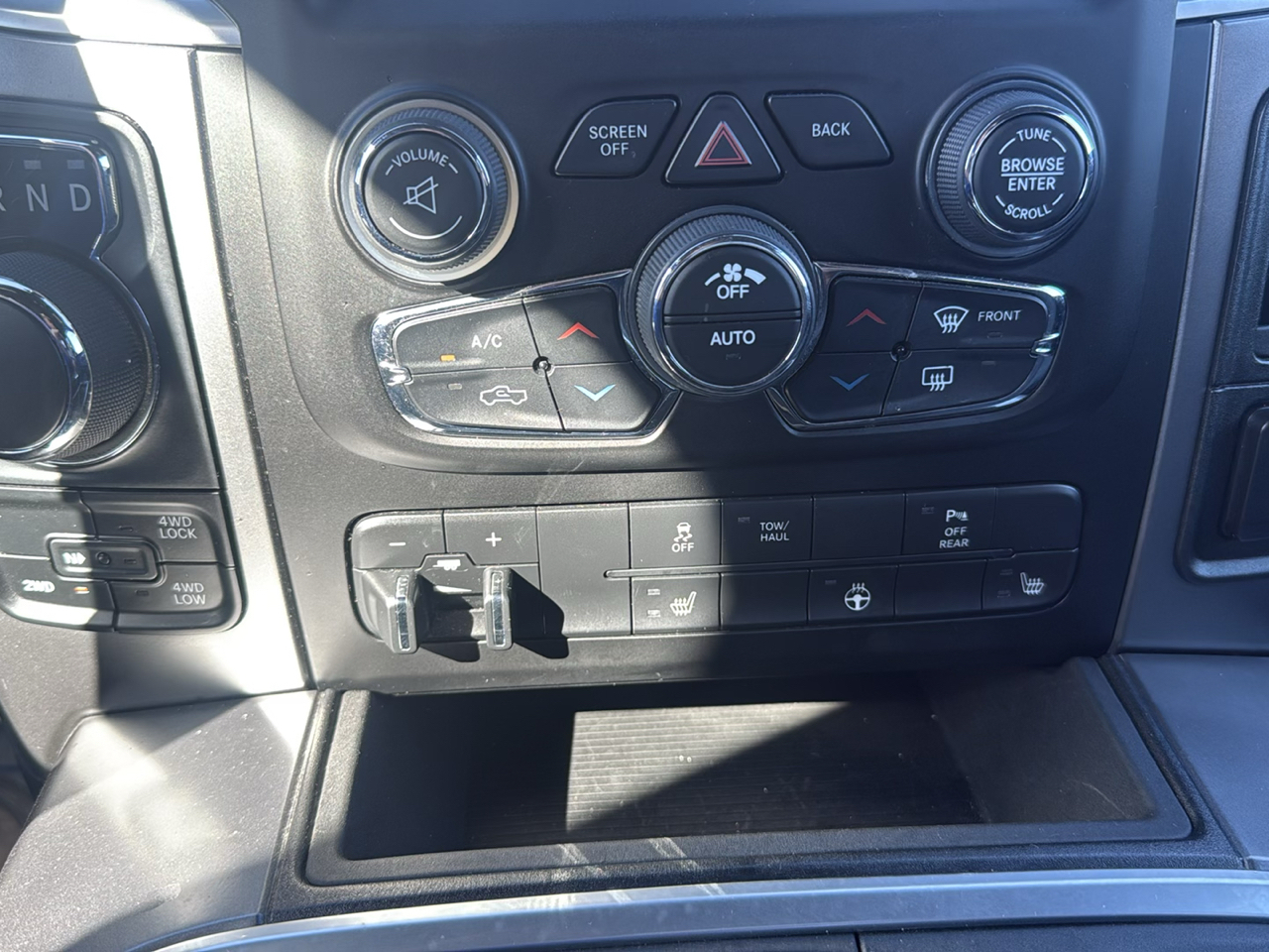 RAM 1500 Classic Warlock 4x4 Crew Cab 5'7" Box 2021