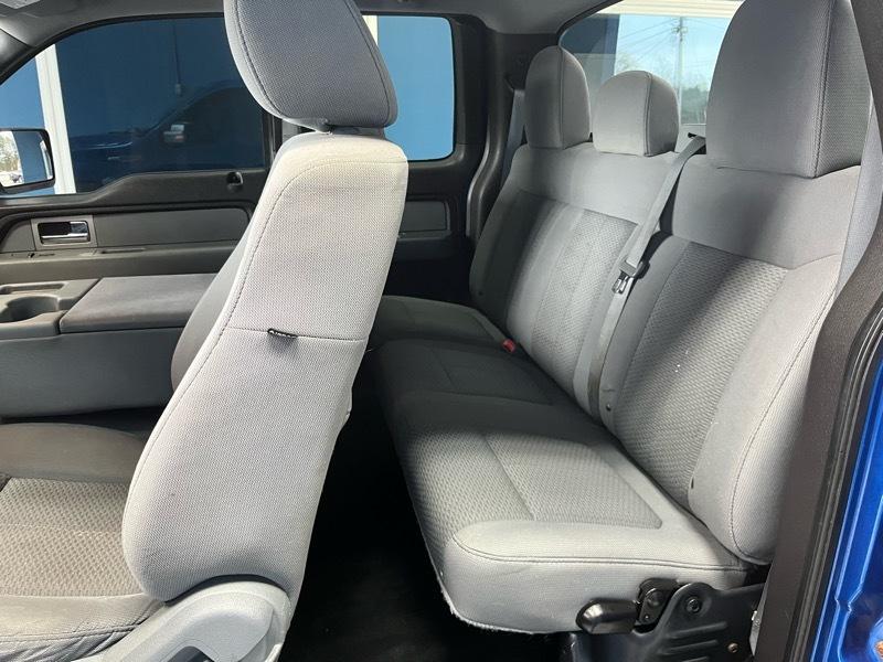 Ford F-150 XL SuperCab 8-ft. Bed 4WD 2011