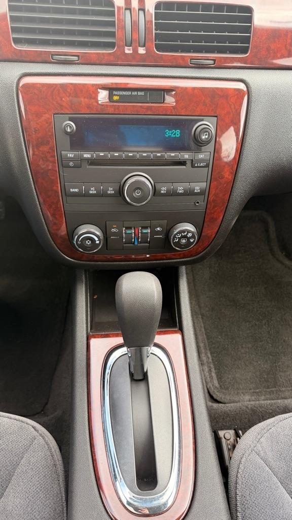 Chevrolet Impala 4dr Sdn LS 2009