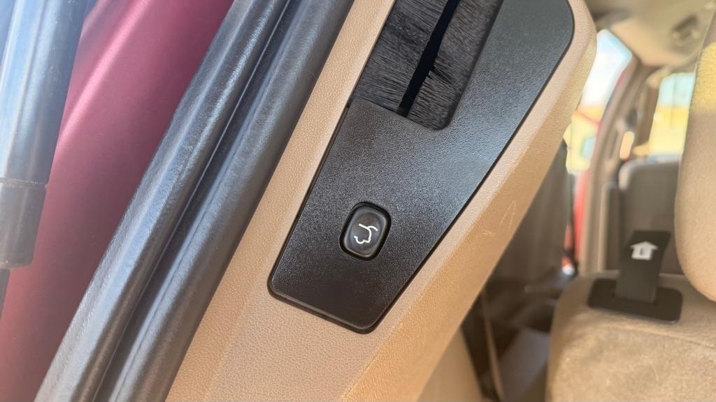 Chrysler Town & Country 4dr Wgn Touring 2011