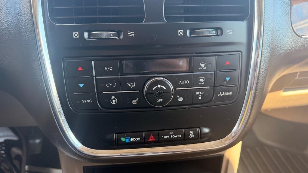 Chrysler Town & Country 4dr Wgn Touring 2011