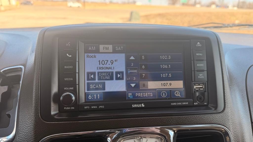 Chrysler Town & Country 4dr Wgn Touring 2011