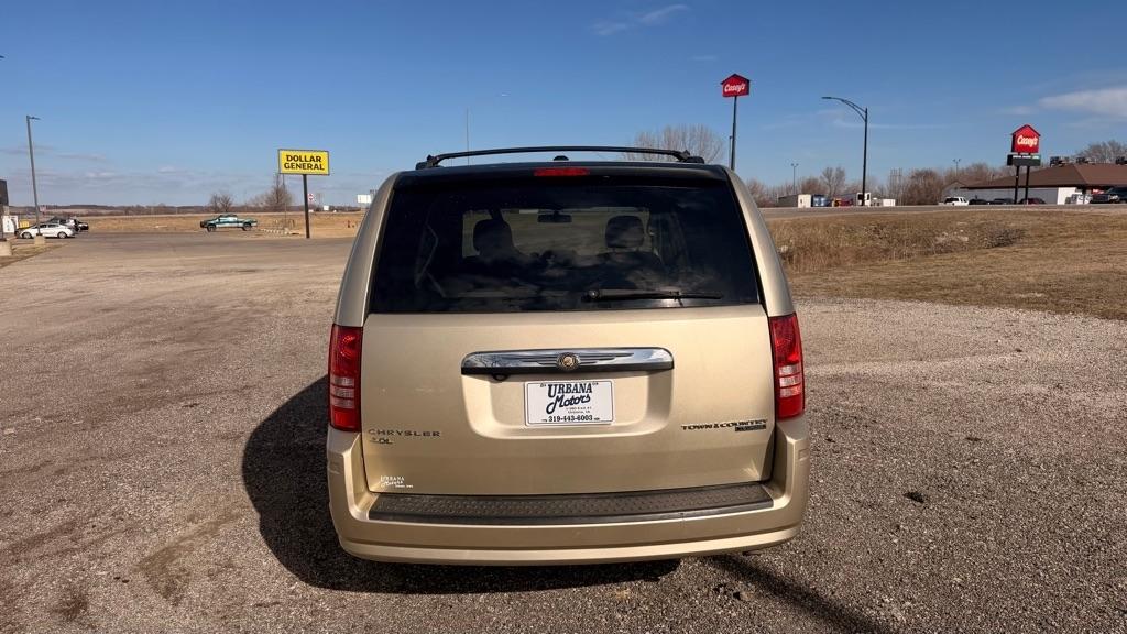 Chrysler Town & Country 4dr Wgn Touring Plus 2010