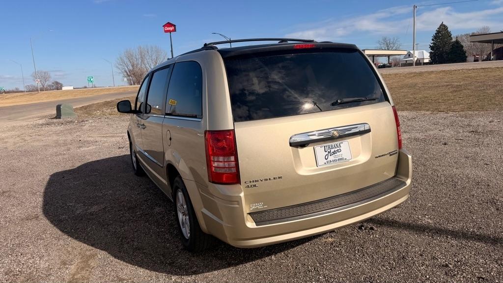 Chrysler Town & Country 4dr Wgn Touring Plus 2010