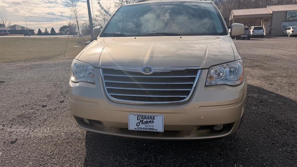 Chrysler Town & Country 4dr Wgn Touring Plus 2010