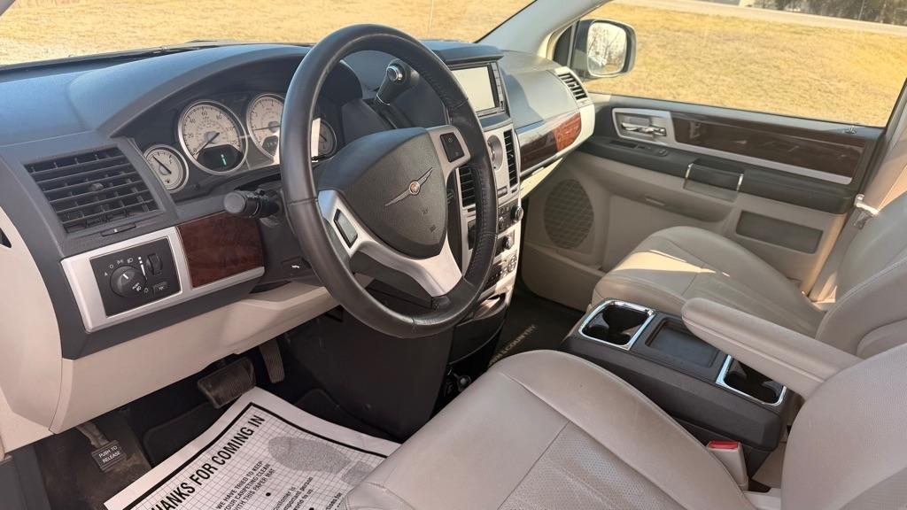 Chrysler Town & Country 4dr Wgn Touring Plus 2010