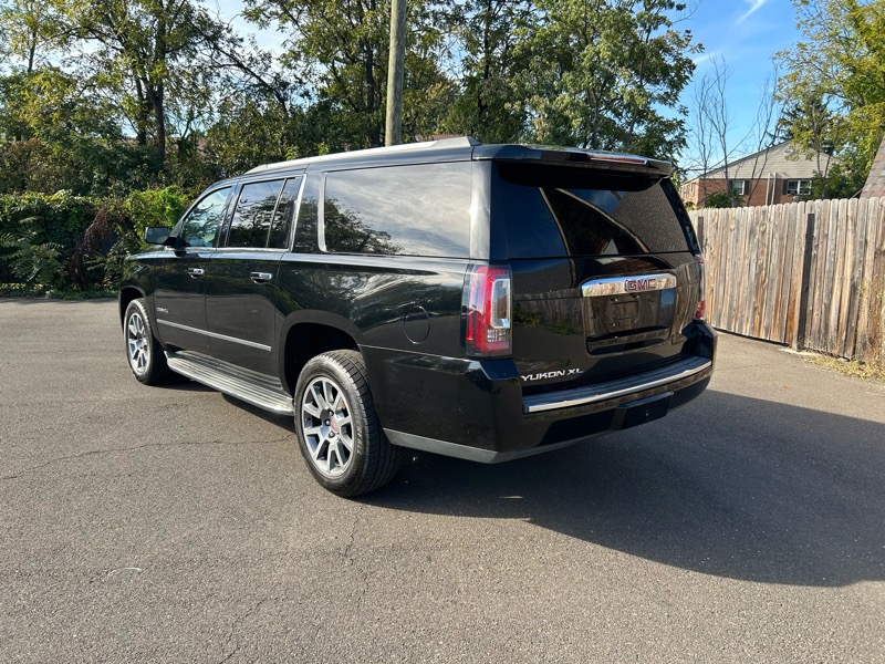 2016 Gmc Yukon XL Denali photo 2