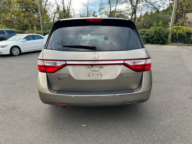 2013 Honda Odyssey Touring photo 4