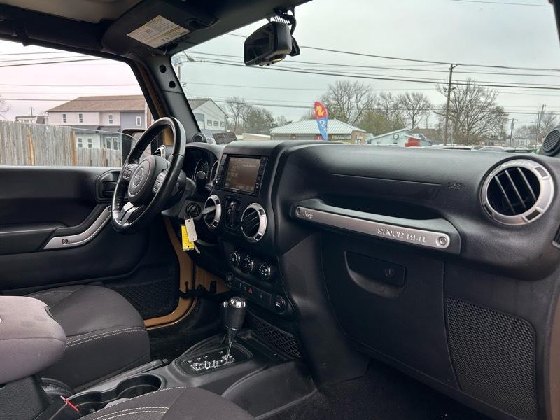 Jeep Wrangler Unlimited Sahara 4WD 2014