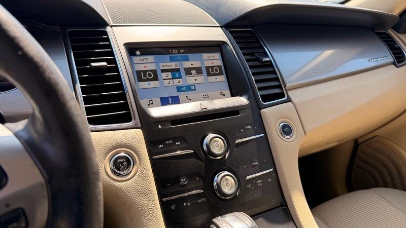 Ford Taurus SEL FWD 2016