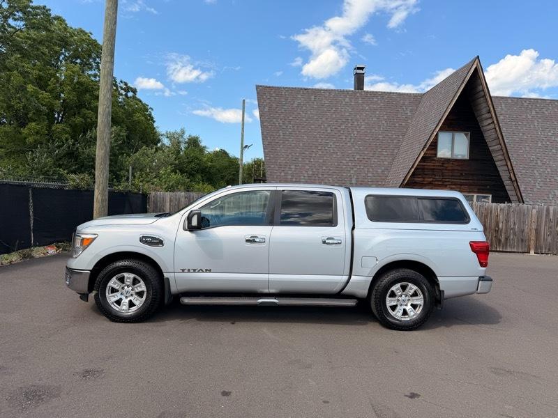 Nissan Titan Platinum Reserve Crew Cab 4WD 2017
