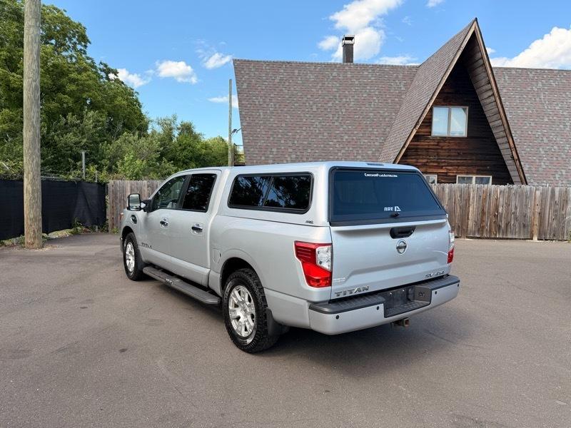 Nissan Titan Platinum Reserve Crew Cab 4WD 2017