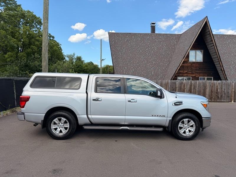 Nissan Titan Platinum Reserve Crew Cab 4WD 2017