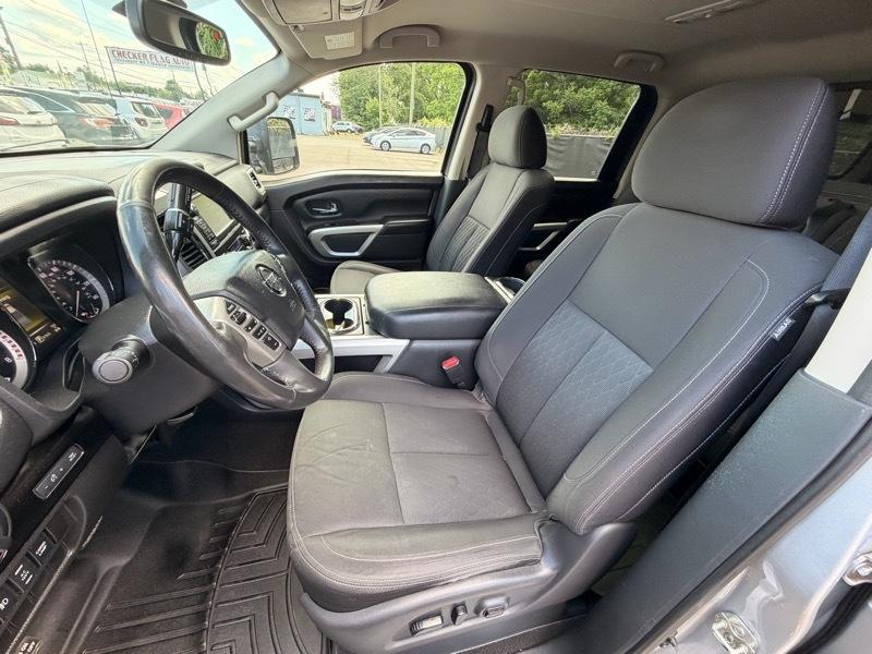 Nissan Titan Platinum Reserve Crew Cab 4WD 2017