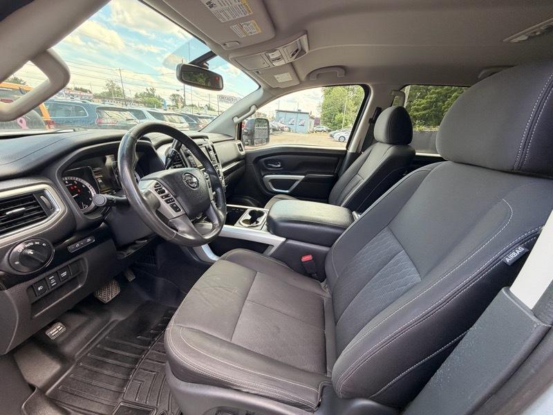 Nissan Titan Platinum Reserve Crew Cab 4WD 2017